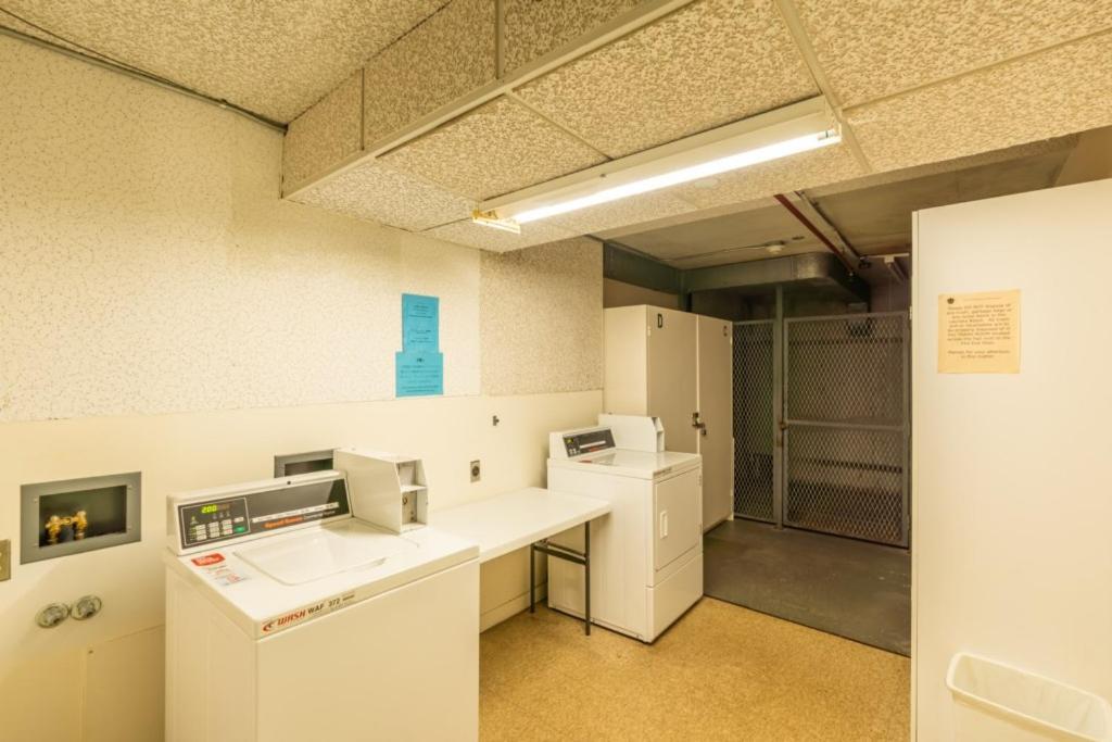 ホノルルWaikiki Banyan W-Ocean Views With Free Parking!アパートメント エクステリア 写真