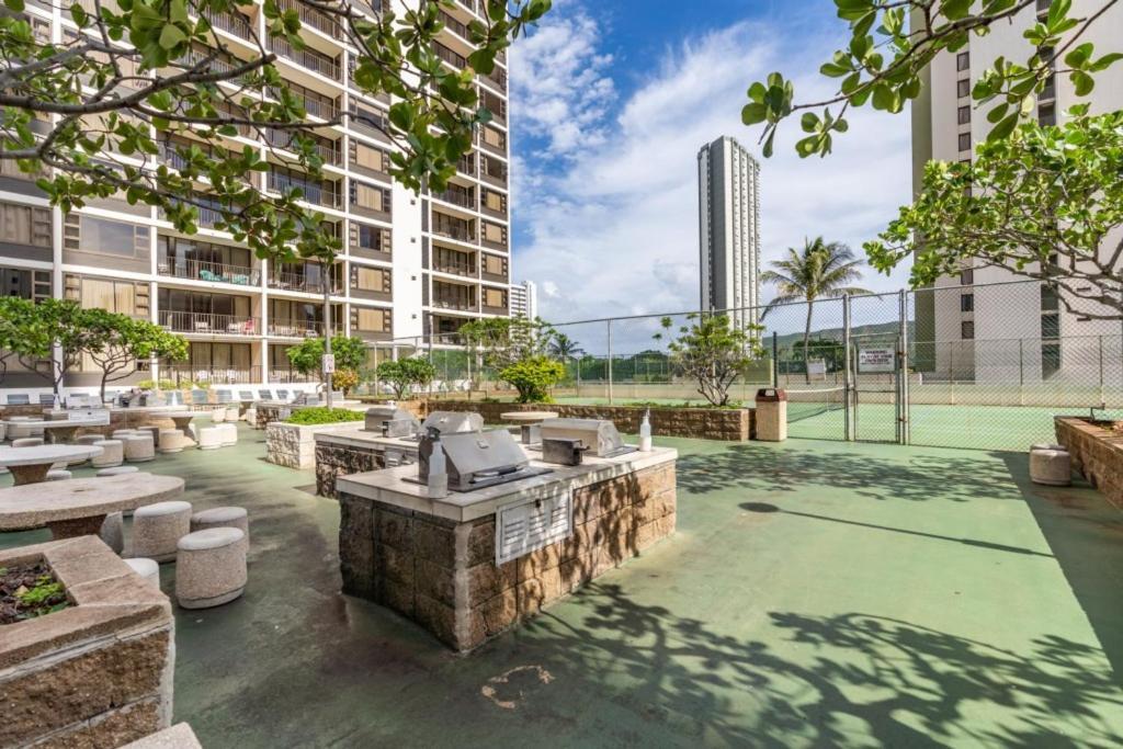 ホノルルWaikiki Banyan W-Ocean Views With Free Parking!アパートメント エクステリア 写真