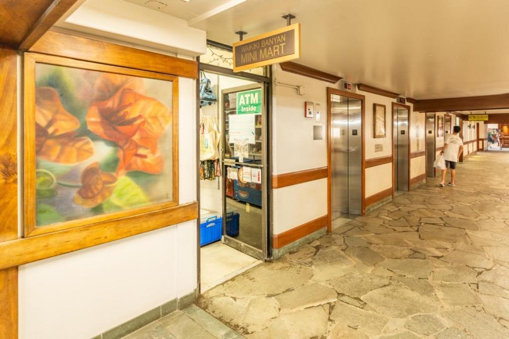ホノルルWaikiki Banyan W-Ocean Views With Free Parking!アパートメント エクステリア 写真